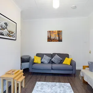 Cheerful 3 Bedroom With Free Parking And Wifi Apartment Chester