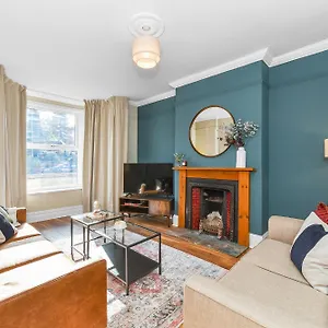 Haydn House Luxurious Retreat - 4 Bedroom, 10 Guest Max, Perfect Away From Holiday home Nottingham